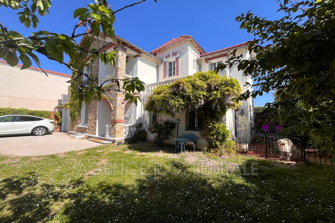 Villa in Foch, Maisons-Laffitte, France 2 - 17756263