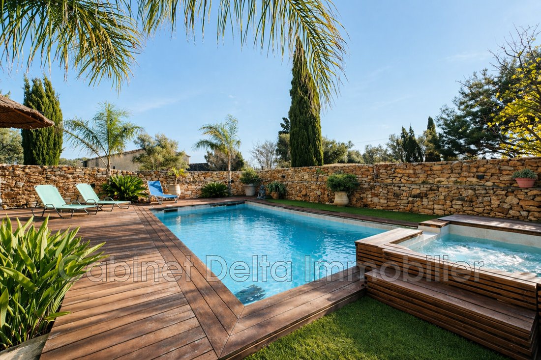 Villa in Sanary-sur-Mer, Provence-Alpes-Côte d'Azur, France 1 - 17762219