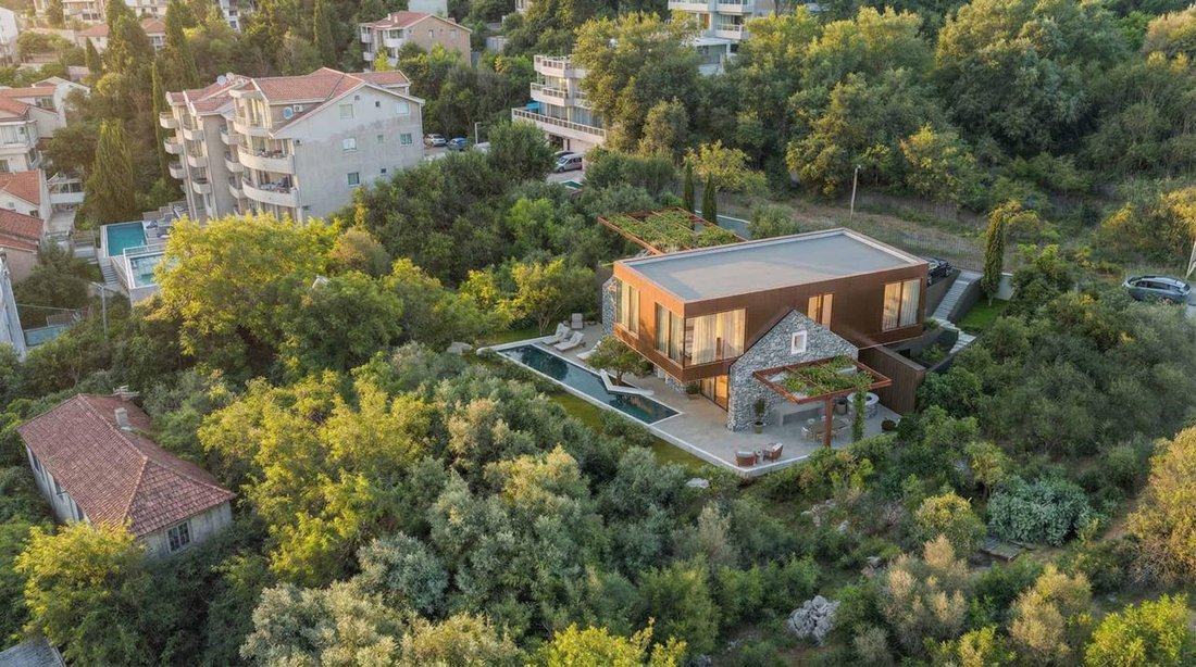 Villa in Donja Lastva, Tivat Municipality, Montenegro 3 - 17763864