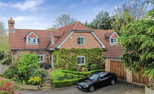 House in Watersfield, England 1