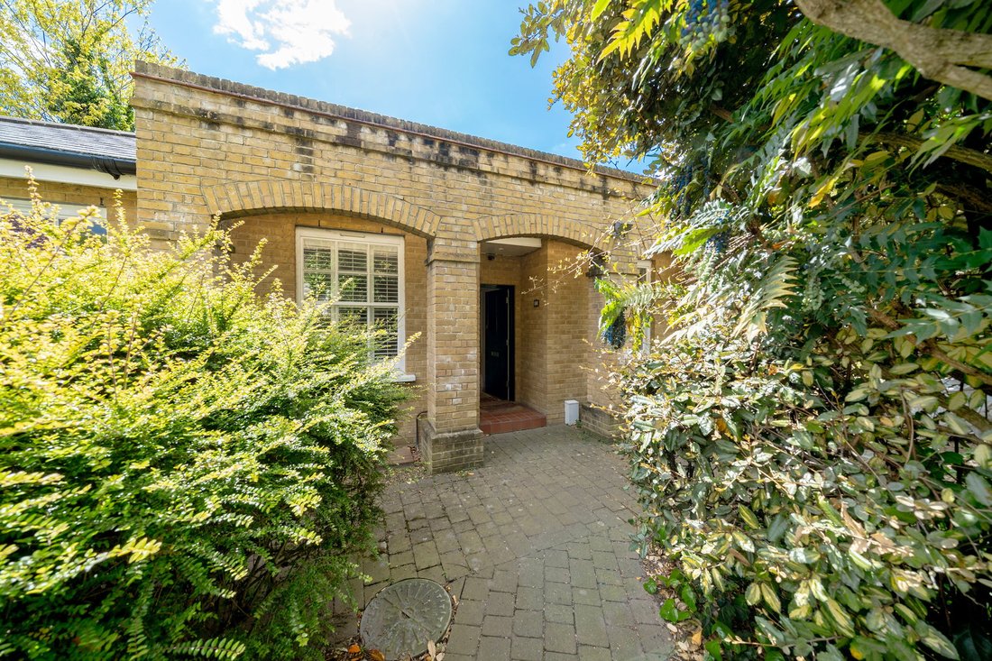House in Slough, England 4 - 17764108