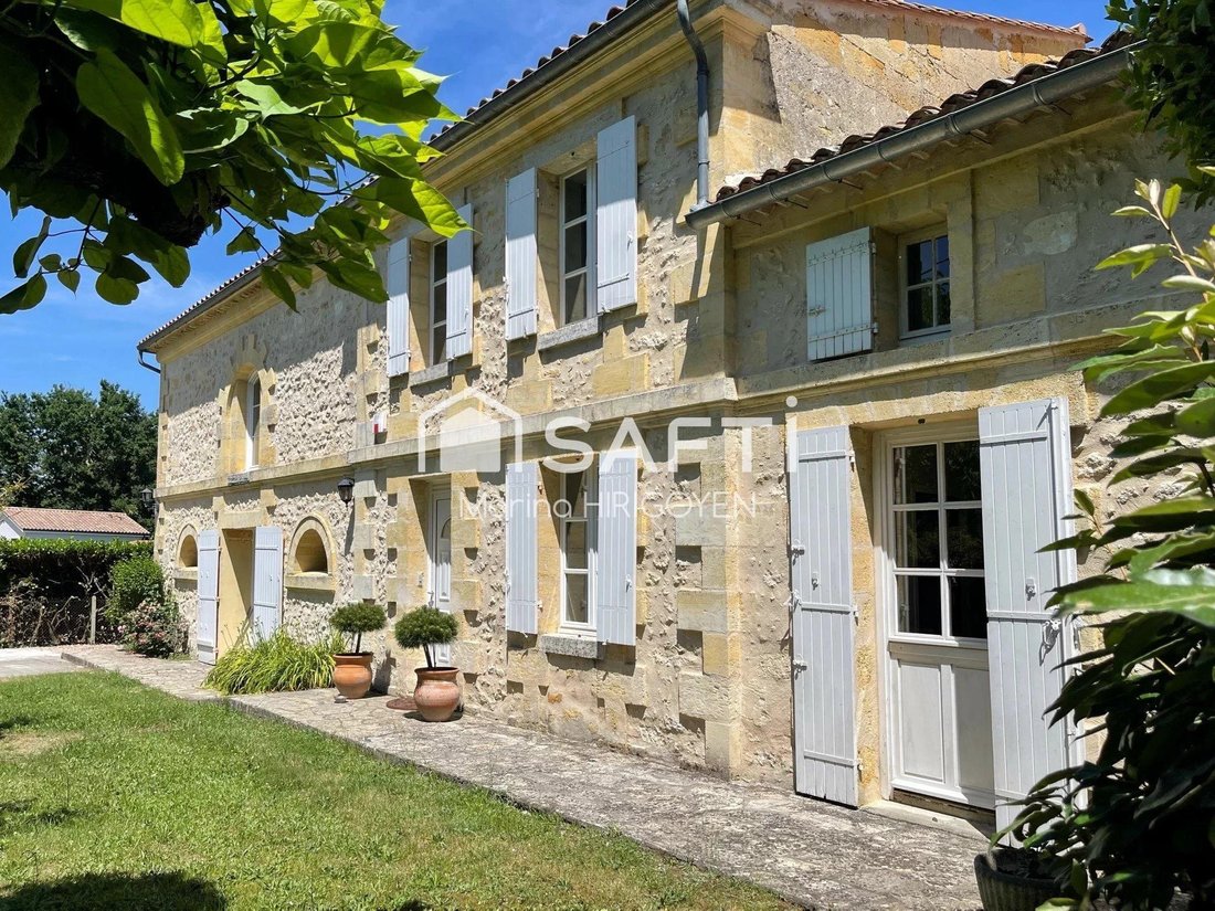 House in Saint-Medard-d'Eyrans, Nouvelle-Aquitaine, France 1 - 17763759