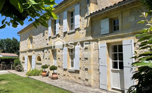 House in Saint-Medard-d'Eyrans, Nouvelle-Aquitaine, France 1