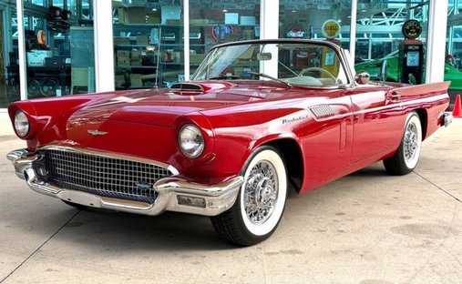 Ford Thunderbird in Calverton, NY, United States 1