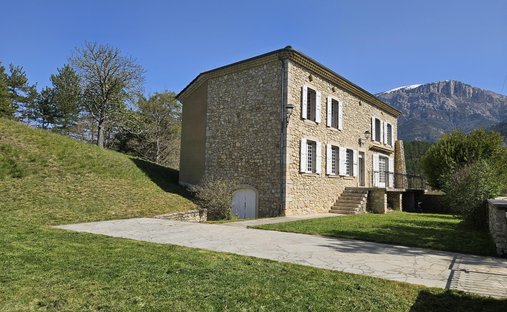 Villa in Solaure en Diois, Auvergne-Rhône-Alpes, France 1
