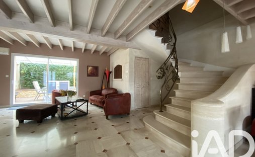 House in La Plaine, Saint-Loubes, France 1