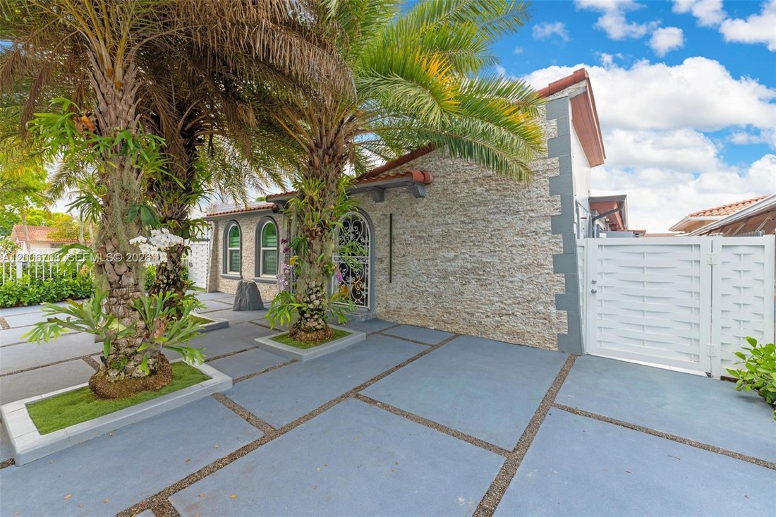 House in Miami, Florida, United States 3 - 17769010