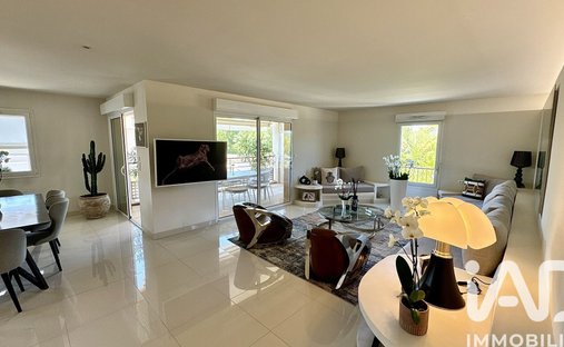 Apartment in Rebenas-Autures, L'Isle-sur-la-Sorgue, France 1