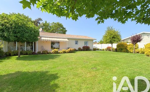 House in Mestras, Gujan-Mestras, France 1