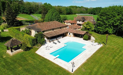 Villa in Saint-Mayme-de-Péreyrol, Nouvelle-Aquitaine, France 1