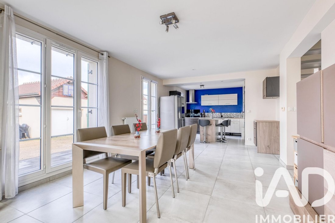 House in Magny-le-Hongre, Ile-de-France, France 3 - 17764833