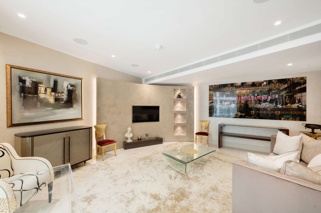 Apartment in Knightsbridge, Kensington And Chelsea, England 2 - 17769004