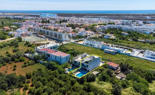 Villa in Santa Luzia, Algarve, Portugal 1