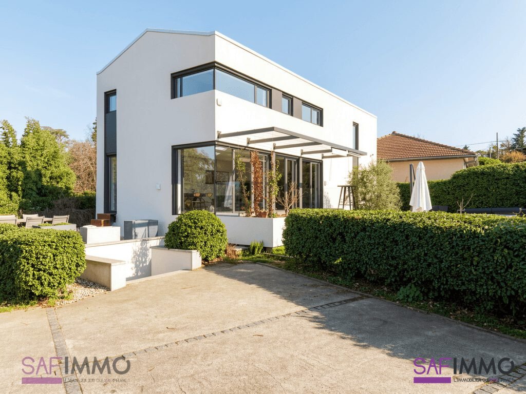 Villa in Chaponost, Auvergne-Rhône-Alpes, France 1 - 17439921