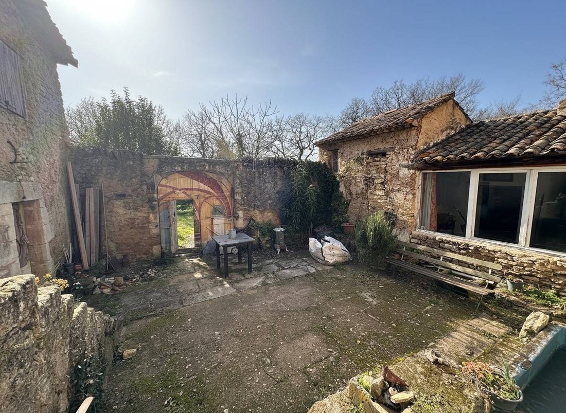 House in Oppède, Provence-Alpes-Côte d'Azur, France 3 - 16256635