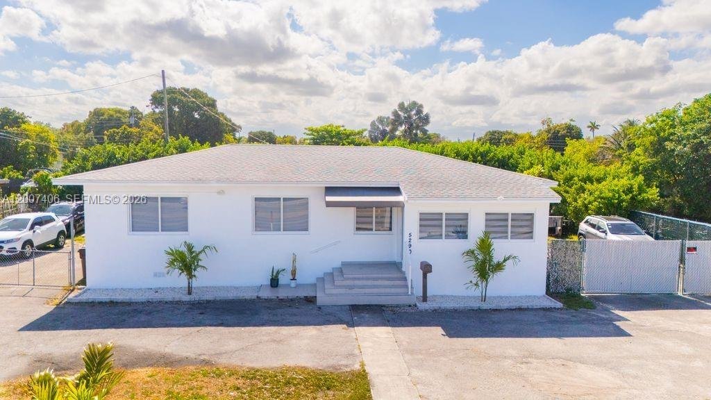 House in Hialeah, Florida, United States 1 - 17765613