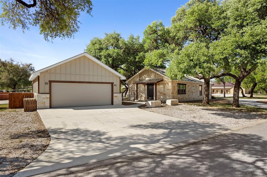 House in Concan, Texas, United States 5 - 17768382