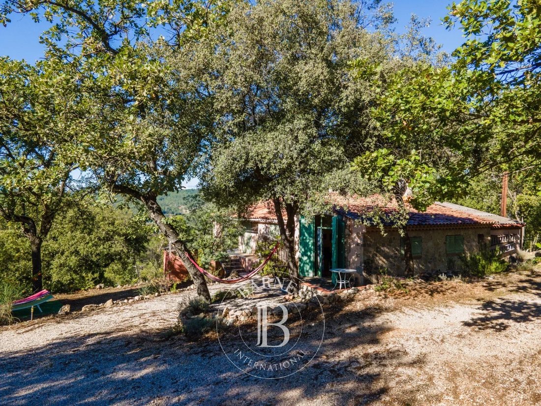 Estate in Entrecasteaux, Provence-Alpes-Côte d'Azur, France 4 - 13439652