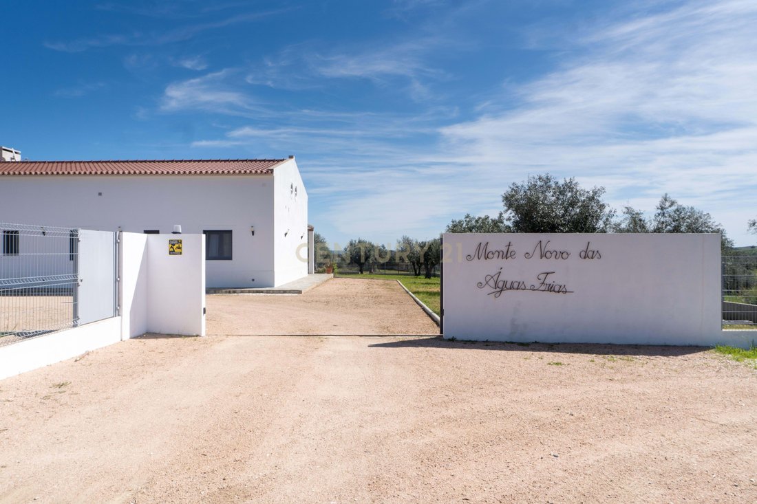 Villa in Alandroal (Nossa Senhora da Conceicao), Sao Bras dos Matos (Mina do Bugalho) e Juromenha (Nossa Senhora do Loreto), Évora District, Portugal 1 - 17467411