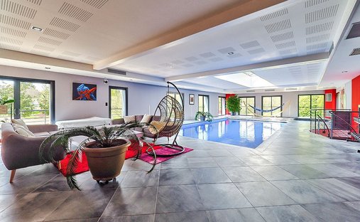 Villa in Corbelin, Auvergne-Rhone-Alpen, Frankreich 1