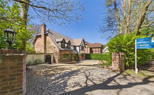 House in Frimley Green, Surrey Heath, England 1