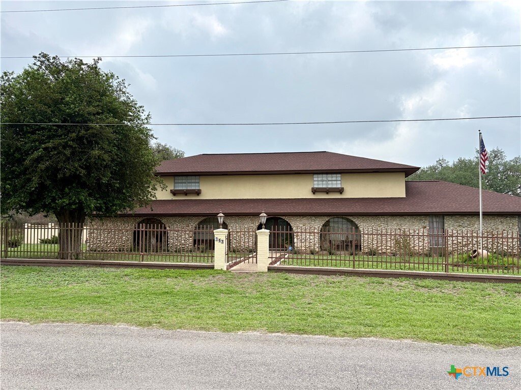 House in Goliad, Texas, United States 2 - 17765464