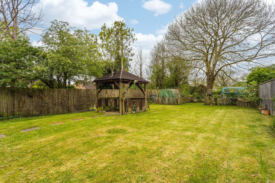 Haus in Hookwood, Charlwood, England 3 - 17764820