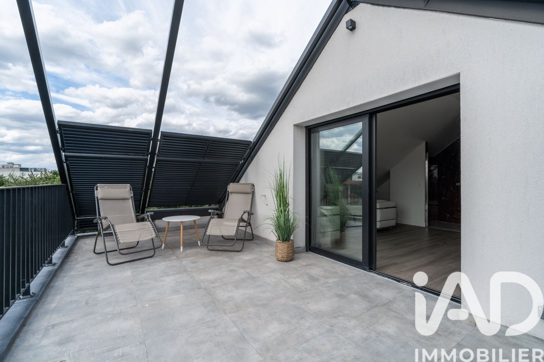 House in Fontenay-sous-Bois, Ile-de-France, France 2 - 17768235