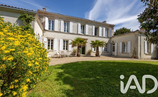 House in Francois, Nouvelle-Aquitaine, France 1
