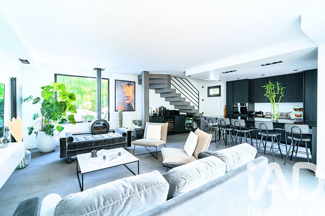 House in Fontenay-sous-Bois, Ile-de-France, France 4 - 17768235