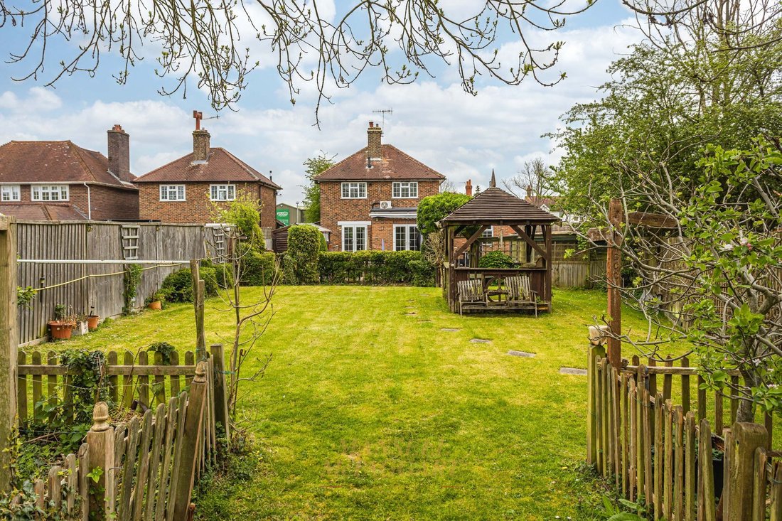 House in Hookwood, Charlwood, England 2 - 17764820