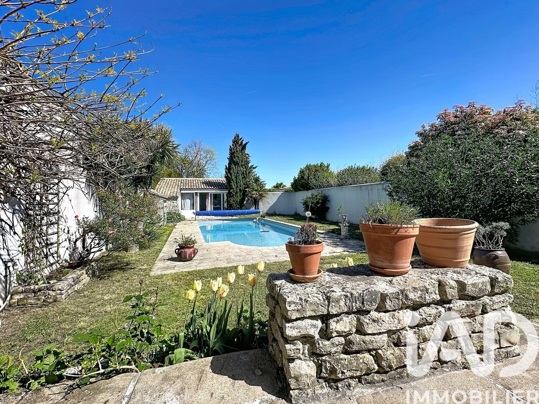 House in Saint-Martin-de-Ré, Nouvelle-Aquitaine, France 2 - 17768257
