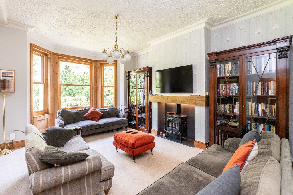 House in Surrey, England 2 - 17768369