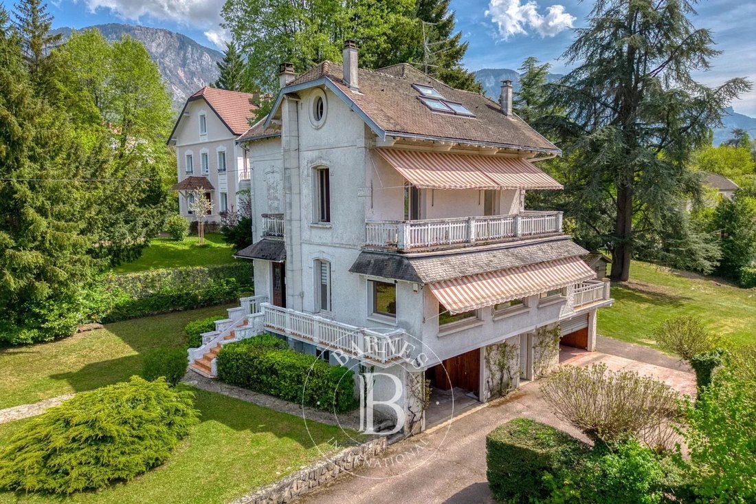 Villa in Centre Ville Nord, Aix-les-Bains, France 2 - 17301226