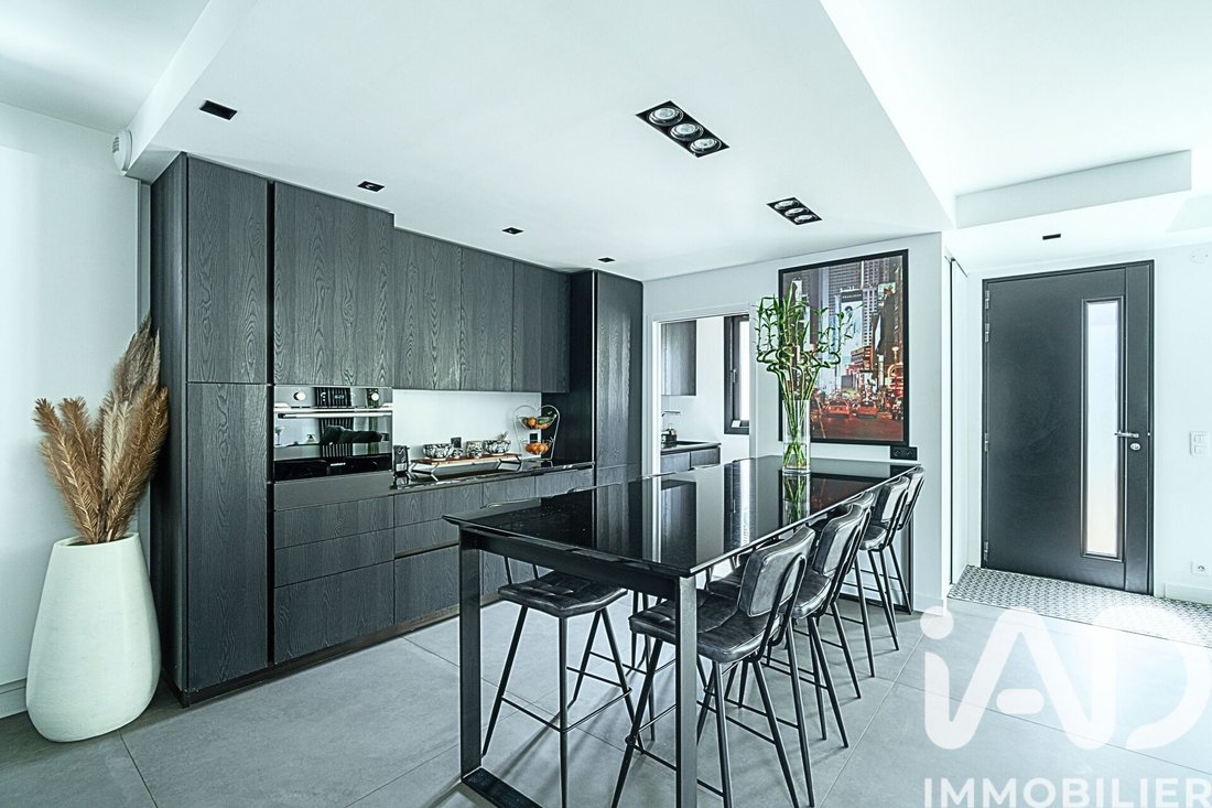 House in Fontenay-sous-Bois, Ile-de-France, France 5 - 17768235