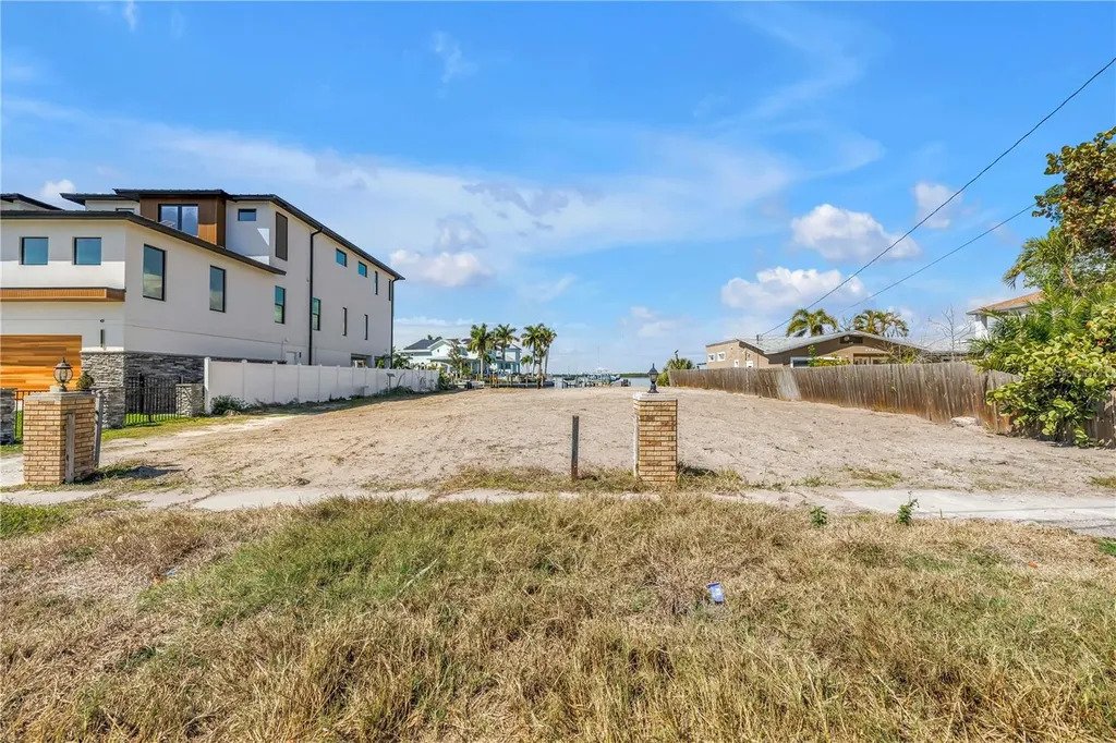 Land in St. Petersburg, Florida, United States 2 - 17766959