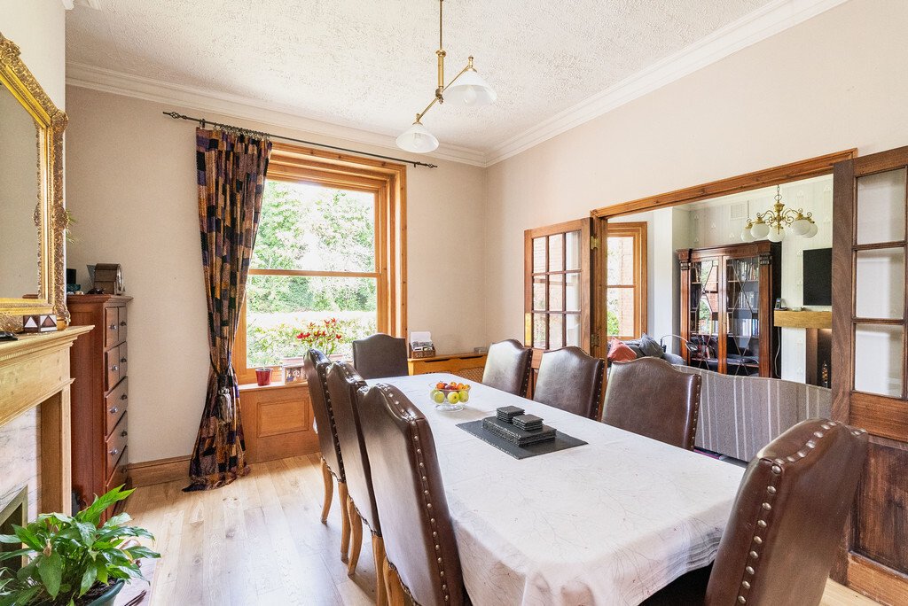 House in Surrey, England 3 - 17768369