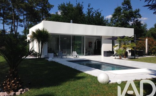 House in Toctoucau, Pessac, France 1