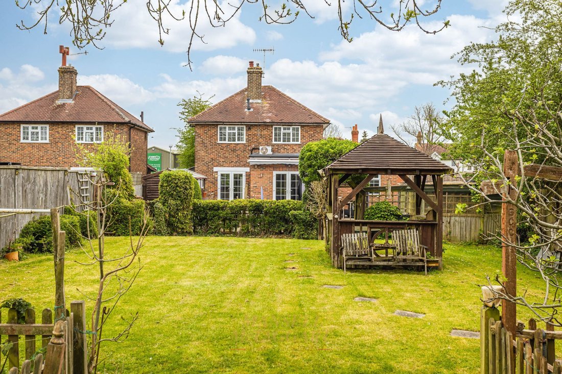 Haus in Hookwood, Charlwood, England 2 - 17764820