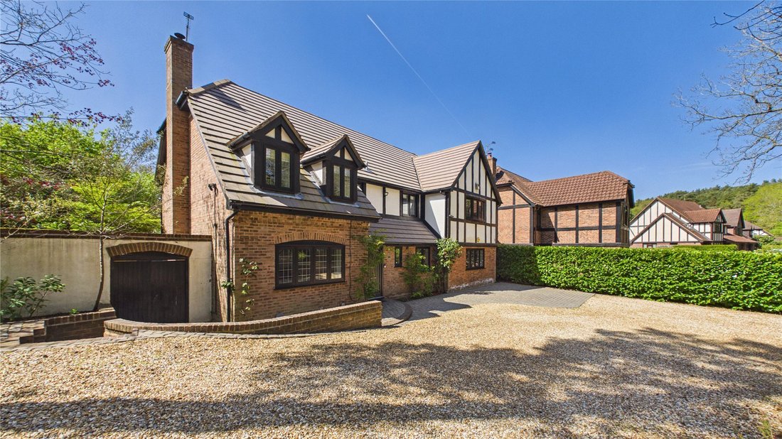 House in Frimley Green, Surrey Heath, England 3 - 17262310