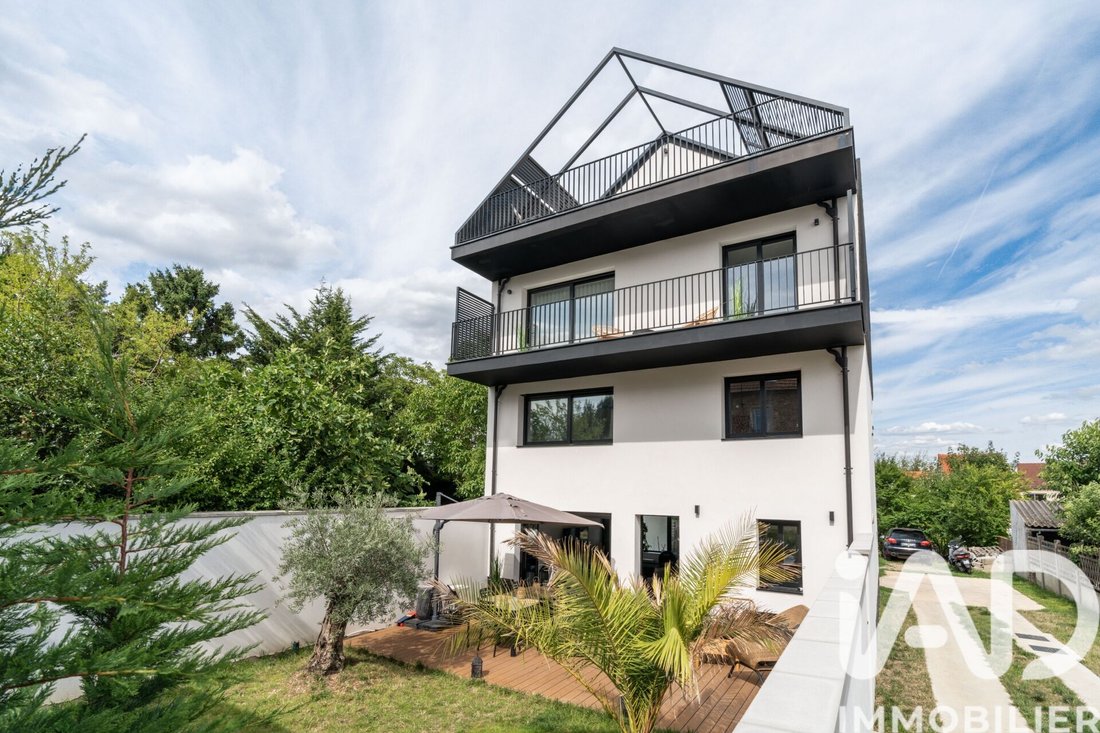 House in Fontenay-sous-Bois, Ile-de-France, France 1 - 17768235