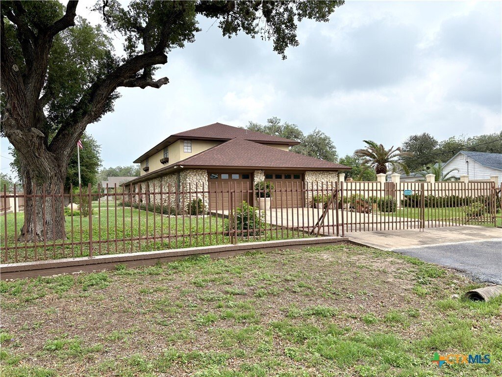 House in Goliad, Texas, United States 1 - 17765464