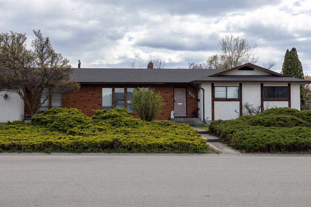 House in Kelowna, British Columbia, Canada 1 - 17766069