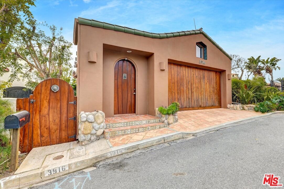 Malibu, California, United States 4 - 16658548