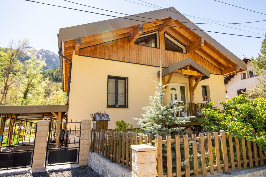 Villa in Saint-Etienne-de-Tinée, Provence-Alpes-Côte d'Azur, France 2 - 17764532
