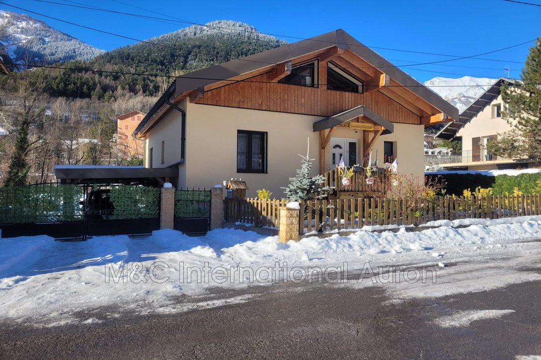 Villa in Saint-Etienne-de-Tinée, Provence-Alpes-Côte d'Azur, France 4 - 17764532