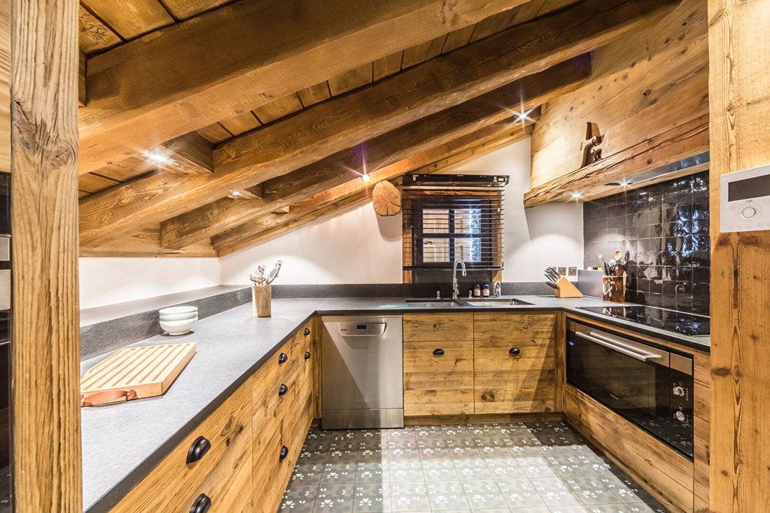 Chalet in Val-d'Isere, Auvergne-Rhône-Alpes, France 3 - 17741075