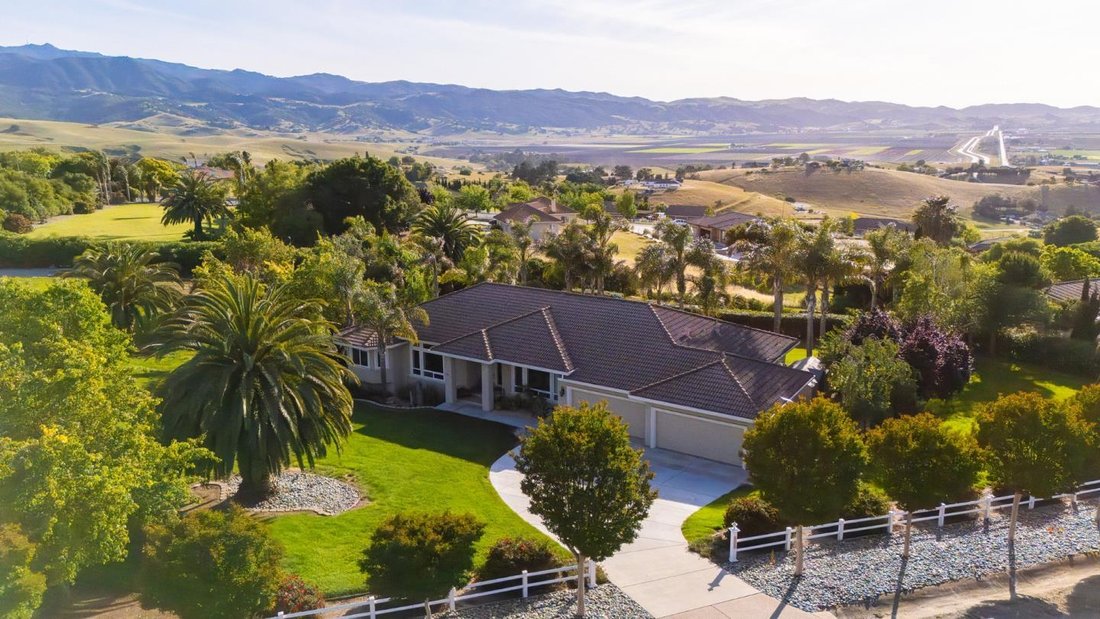 House in Hollister, California, United States 1 - 17706655