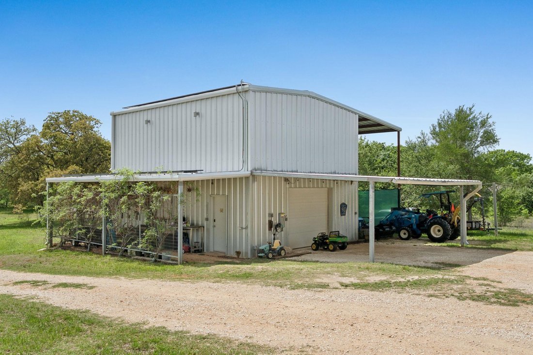 House in Elgin, Texas, United States 2 - 17764390
