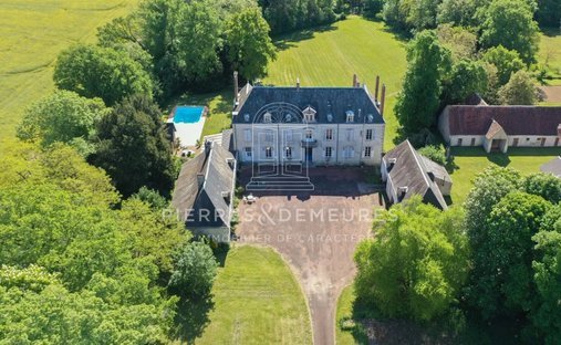 Castle in Neuvy-Pailloux, Centre-Val de Loire, France 1